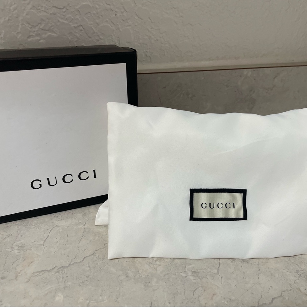 Gucci Black Zip-Around Wallet with Gold Detail - Picture 6 of 11